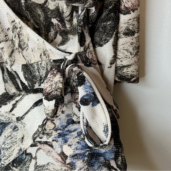 BKE metallic wrap floral kimono style Top short sleeve Sz L Boho Flowy Romantic - Picture 7 of 12